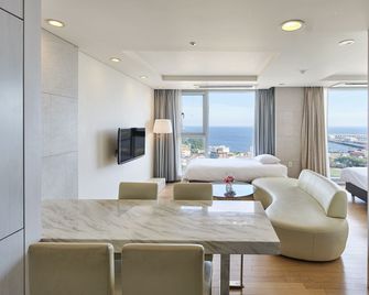 The Island Blue Hotel - Seogwipo