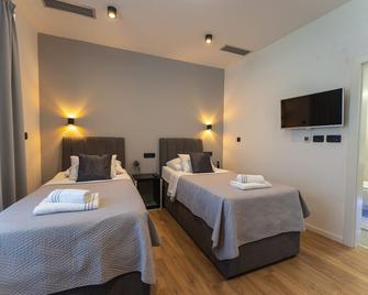 Sky & Sun Luxury Rooms with private parking in the garage - Zadar - Habitación