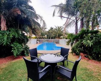 Roundhouse Motel - Peterborough - Piscina