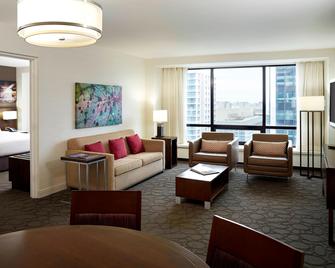 Delta Hotels by Marriott Ottawa City Centre - Ottawa - Oturma odası