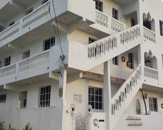 Cornwall Courts, Montego bay, Jamaica home of The Black Spanish and British Land - Bahía Montego - Edificio