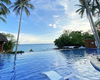 Bugnaw Si-E Beach Resort - אנדה (בוהול) - בריכה