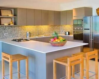 Beachfront Villa Baladirou ,3 Bedroom In Calodyne, Private Pool - Calodyne - Cocina