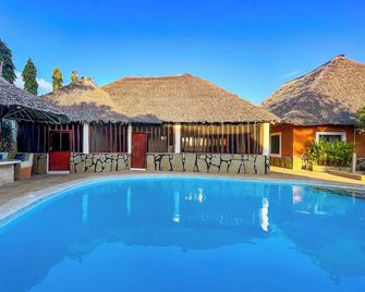 Diani Campsite & Cottages - Diani Beach - Piscina