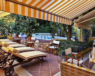 Palazzo Cherubini-Pools & Wellness - Rossano - Patio