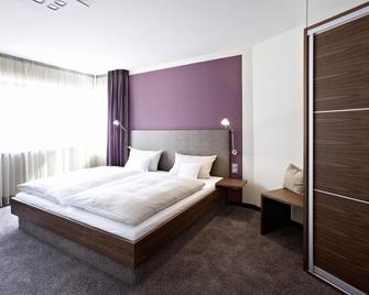 Hotel Am Helmwartsturm - Andernach - Bedroom