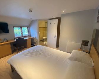 The King and Queen - West Malling - Bedroom