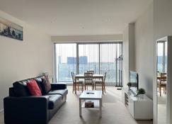Tasha's Apartments on Morphett - Adelaide - Phòng khách