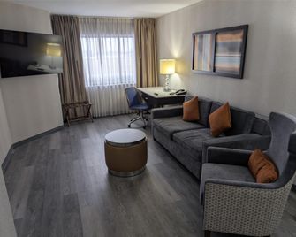 Best Western Plus Miamisburg-Dayton Suites, Banquets & Hotel - Miamisburg - Habitación