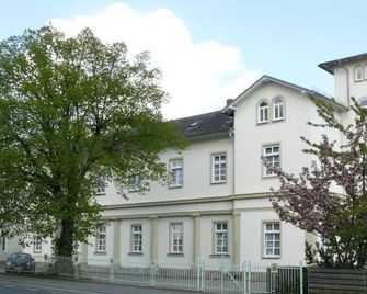 Hotel Garni Haus Gemmer - Coburg - Building