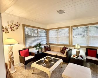 Lakeview house with old Florida feel close to everything fun in Central Florida - Leesburg - Wohnzimmer