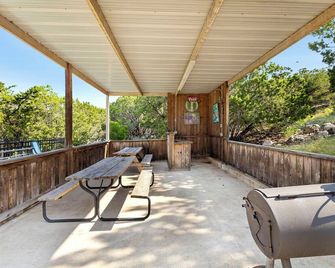 Hard Rock @ Frio River Vacation Rentals - Concan - Balcony