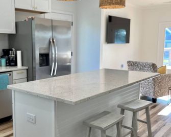 Lakefront Home at Lake Marion, SC Santee, SC in Wyboo Creek 5 Min to Golf Course - Manning - Kitchen