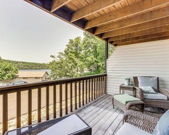 Pool Access and Lake View Osage Beach Condo! - Osage Beach - Balcony