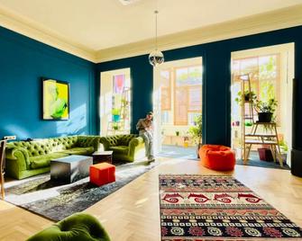 Communa Good Vibes - Tbilisi - Aula