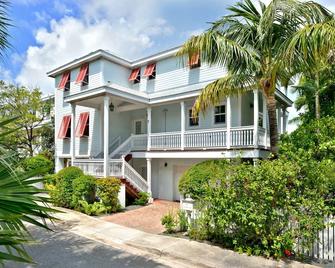 Oceanfront 4-Bed 3-Bath home with pool - 키웨스트 - 건물