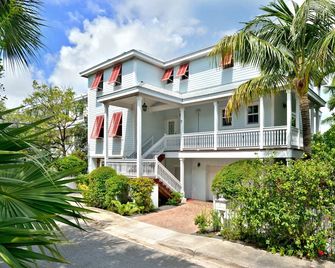 Oceanfront 4-Bed 3-Bath home with pool - Key West - Building