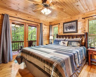 Incredible Views! - Pet Friendly - Aska Adventure Area - Bearfoot Bungalow - Blue Ridge - Habitación