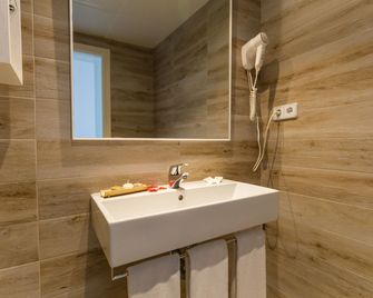 R2 Veronica - Cala Millor - Baño