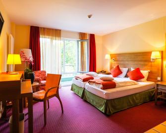 Nashira Kurpark Hotel - Bad Herrenalb - Bedroom