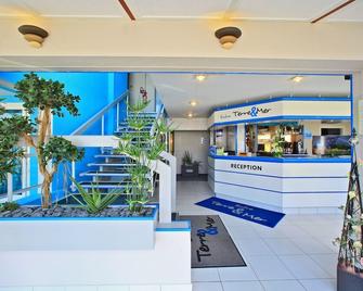 Hôtel Entre Terre et Mer - Beauvoir-sur-Mer - Front desk