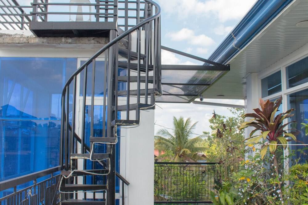Vitasolo Hometel & Suite - Tagum - Escaleras