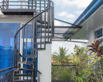 Vitasolo Hometel & Suite - Tagum - Stairs