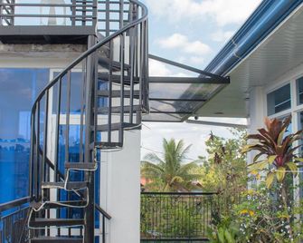 Vitasolo Hometel & Suite - Tagum - Escaleras