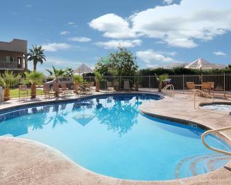Clarion Suites St George - Convention Center Area - סנט ג'ורג' - בריכה
