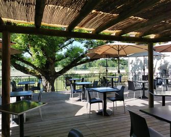 Logis Hôtel Les Vieilles Granges - Pont-de-l'Isère