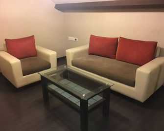 華廈附屬酒店 - 孟買 - 孟買 - 客廳