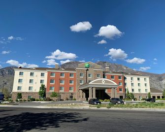 Holiday Inn Express & Suites Springville-South Provo Area By IHG - Springville - Gebäude