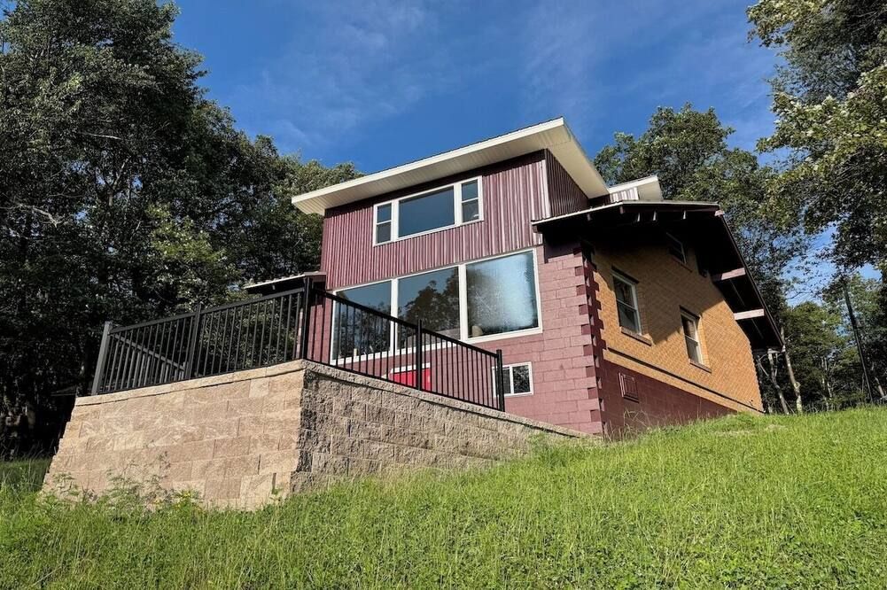 Charming mountain cabin with stunning view