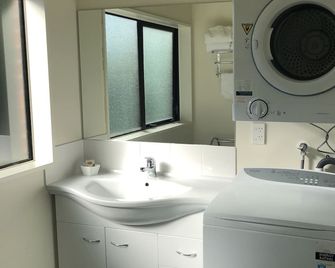 Heriot Lane City Apartments - Dunedin - Bathroom