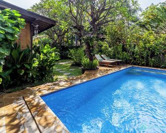 Villa Joglo, Bali - Original Joglo in Lovina Center, Beachfront! - Buleleng - Pool