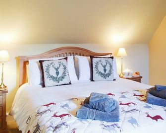 2 bedroom accommodation in Urray, near Dingwall - Muir of Ord - Bedroom