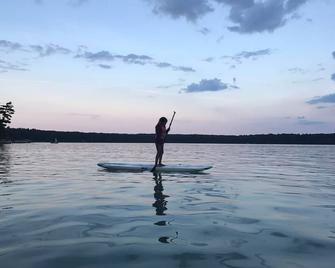 Beautiful, Crystal Clear Lake, Right on the Beach, Very Clean & Family Friendly! - Hillman - Piscina