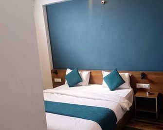 Loto Hotel - Indore - Κρεβατοκάμαρα
