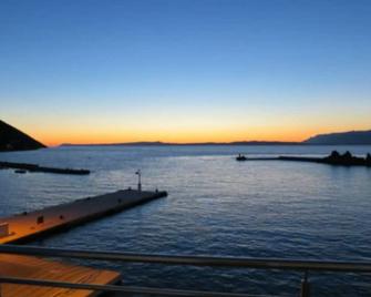 Exclusive 2 Bed Seafront Apt - Stunning Views (New ) - Trpanj - Plaża