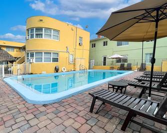 Ocean's Sound Hotel - הוליווד - בריכה