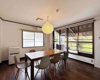 b hotel Kaniwasou 301 Minute walk from Miyajima Pier for 11ppl - Miyajima - Essbereich