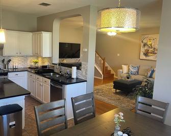 Relax at the Riverbank Pass! - Helotes - Cocina