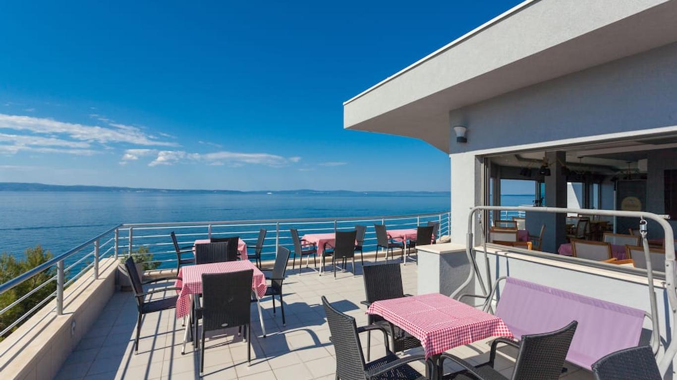 Ark Beach Apartments