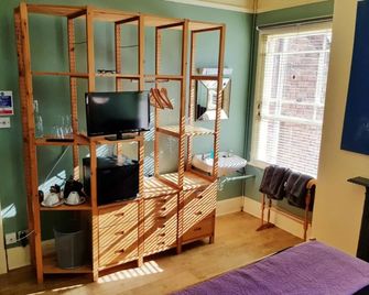 Alma House Bed and Breakfast - Newbury
