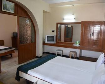 Hotel Chela - Kumbakonam - Bedroom