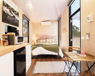 Ballarat Bliss by Tiny Away - Cardigan - Schlafzimmer