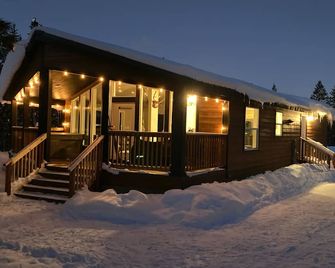 Beautiful newer 2 bed/2bath home with hot tub in Two Rivers North - Crescent Lake - Edificio