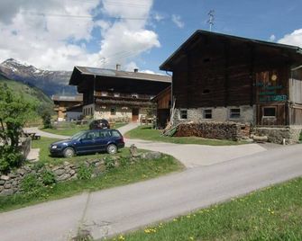 House Taurer - quiet double room - Großkirchheim - Gebäude