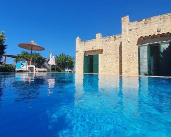 Carob Villa - Moíres - Piscina