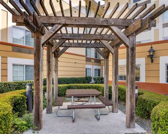 Extended Stay America Premier Suites - San Jose - Airport - סן חוזה - פטיו